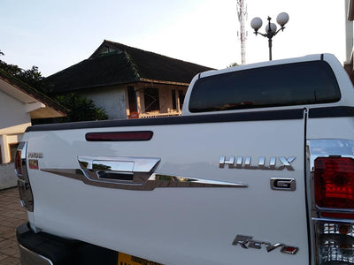Cubierta cromada para puerta trasera para Toyota Hilux Revo 2016 al 2020, Estilo 2